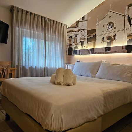 Hotel Cladan アッシジ エクステリア 写真