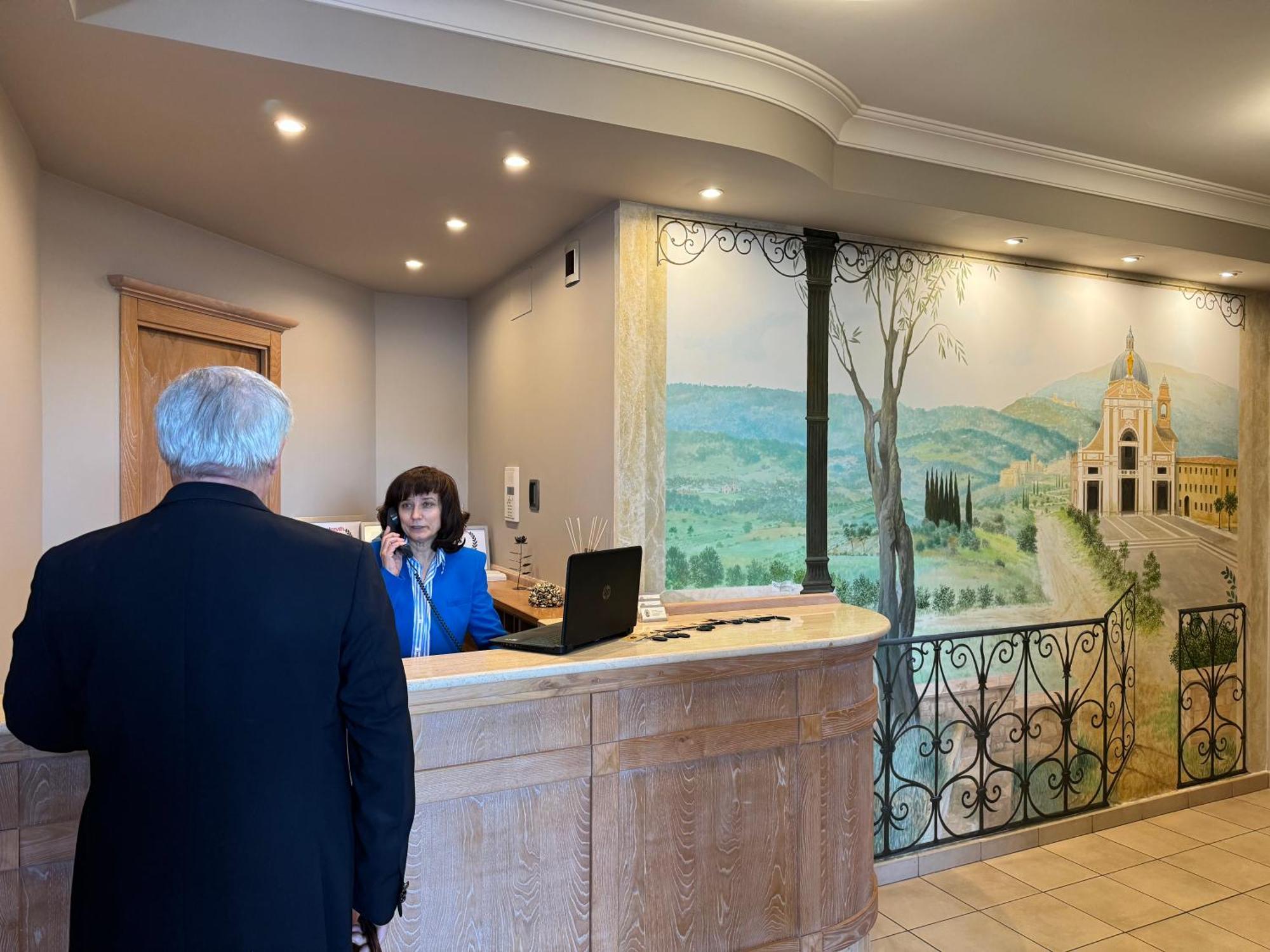Hotel Cladan アッシジ エクステリア 写真