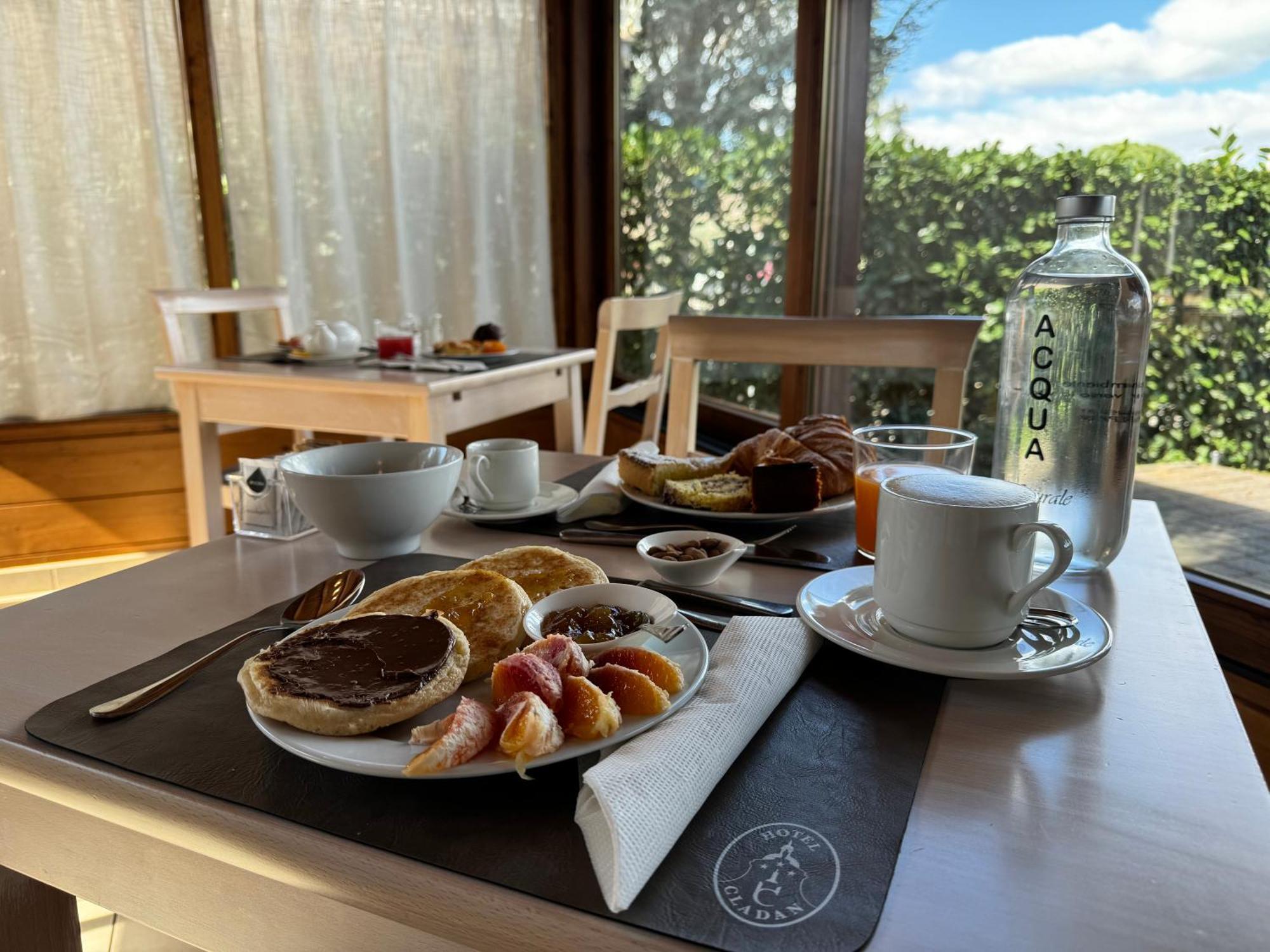 Hotel Cladan アッシジ エクステリア 写真