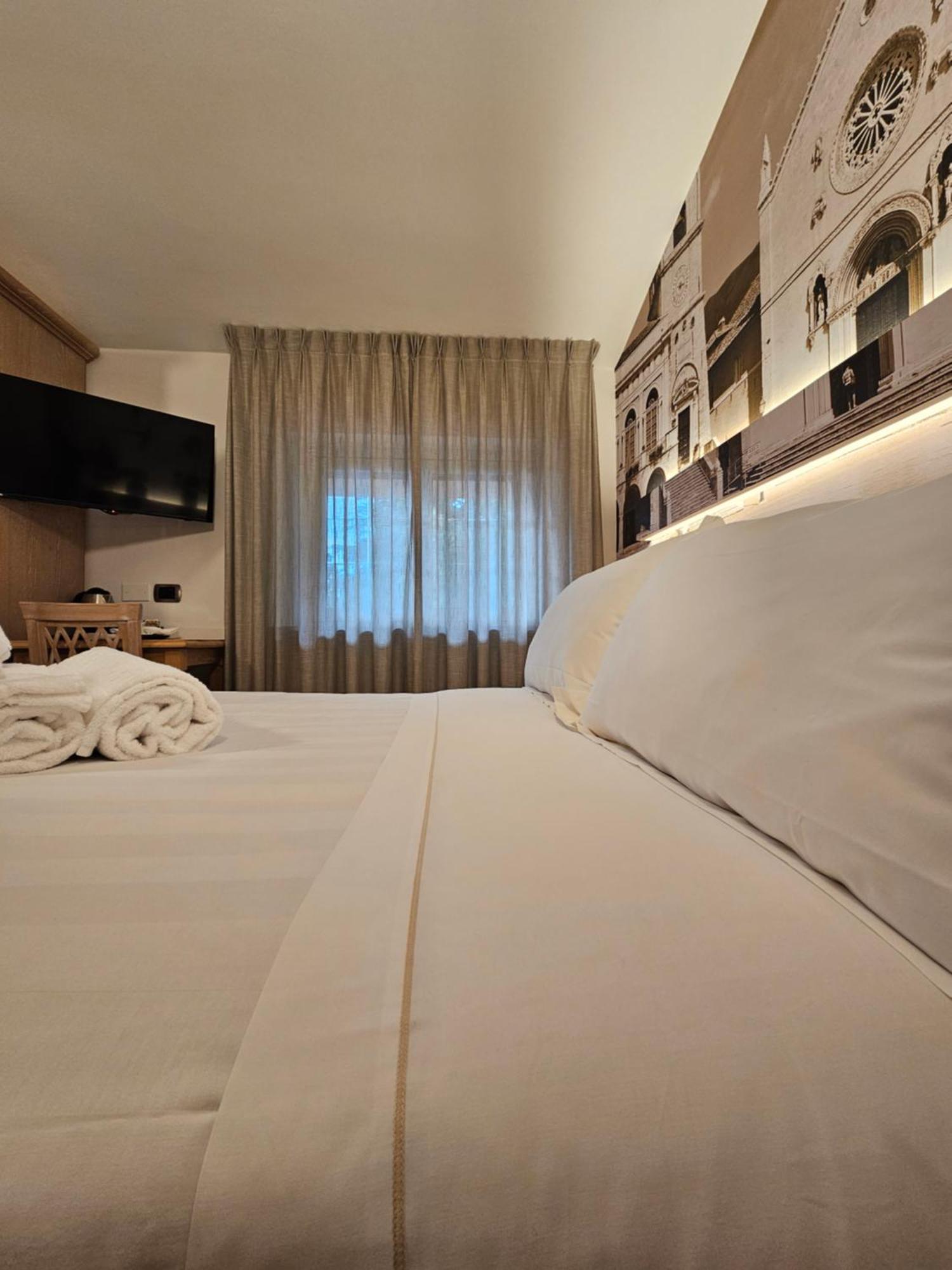 Hotel Cladan アッシジ エクステリア 写真